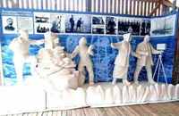 Скульптурная группа, посвященная экспедиции В.А. Русанова на судне "Геркулес" в тематическом парке "Наша Арктика", июнь 2023г