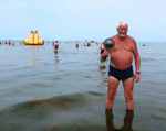 Анапа, июль 2022г. Владимир Лях с боксом для подводной съемки