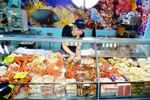 Рыба, крабы, любые морепродукты можно найти в московских магазинах