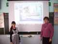Вика Бугрей и И. И. Ломова на седовском уроке в 8 классе Нижнепоповской школы, 1 апреля 2015г