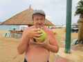 Приятно отведать прохладного сока кокоса на жарком пляже. Нячанг, июль 2018г