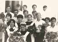 Выпускной 10-а класс. Седовская средняя школа, 25 мая 1971 года. Владимир Лях - в верхнем ряду второй слева