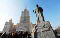 Памятник Т.Г. Шевченко около гостиницы "Украина" в Москве