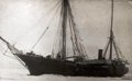 Судно экспедиции Г.Я. Седова с новой надписью "Михаил Суворин". Весна 1913г. На судне убраны сходни и оно готово к плаванию.