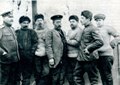 Н.В. Пинегин (второй справа) среди участников экспедиции