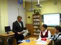 Д.В. Матвейчук передаёт школе №336 сувениры с символикой посёлка Седово, газету "Возрождение" 