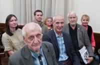 Э.В. Хандюков (слева) на презентации журналов МОО СПР. 19.10.2025г