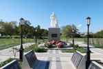 Монумент павшим героям-десантникам венчает  Аллею Победы на территории Морского университета имени Ф.Ф. Ушакова в г. Новороссийске