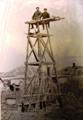 Сооружение ветряного насоса у Сотниковых, фото Г. Хандюкова. 60-е годы